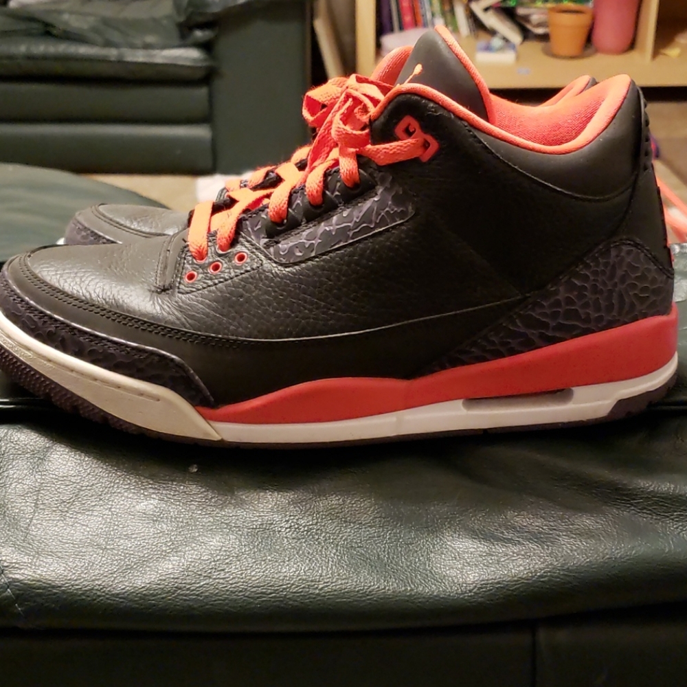 Jordan 3 crimson